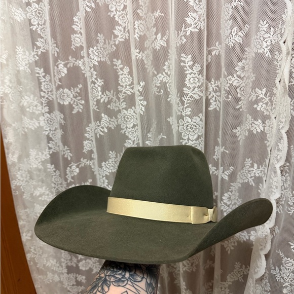Elegant Olive Hat with Tan Band - Picture 3 of 4